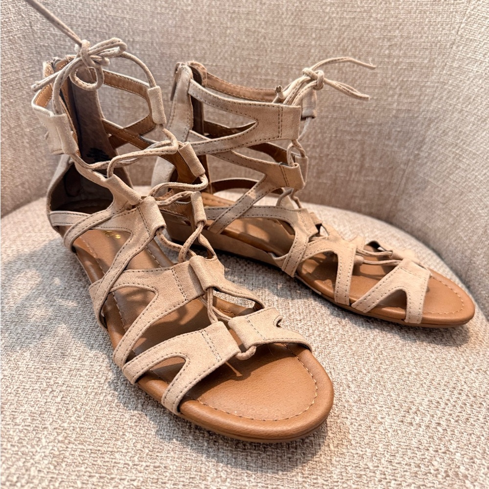 Tan gladiator sandals by Nicole. Size 8.5 - Picture 9 of 9